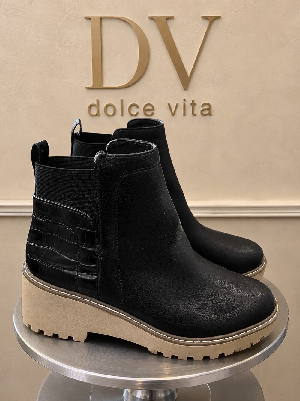 DV by Dolce Vita Rielle Black Lug Wedge Chelsea Ankle Boots Women 6.5